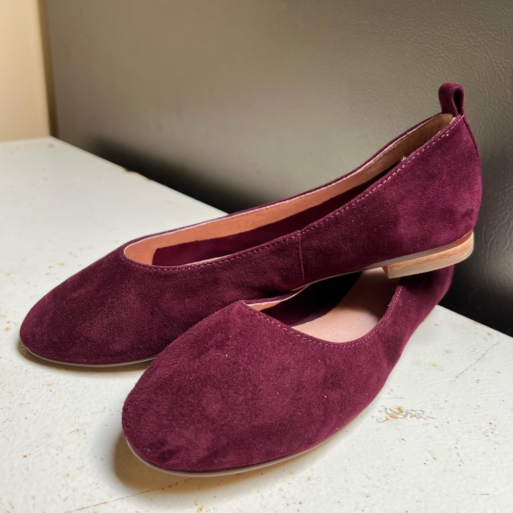 NEW Caslon Bella Flat size 7 1/2 maroon color is darker rather than brighter